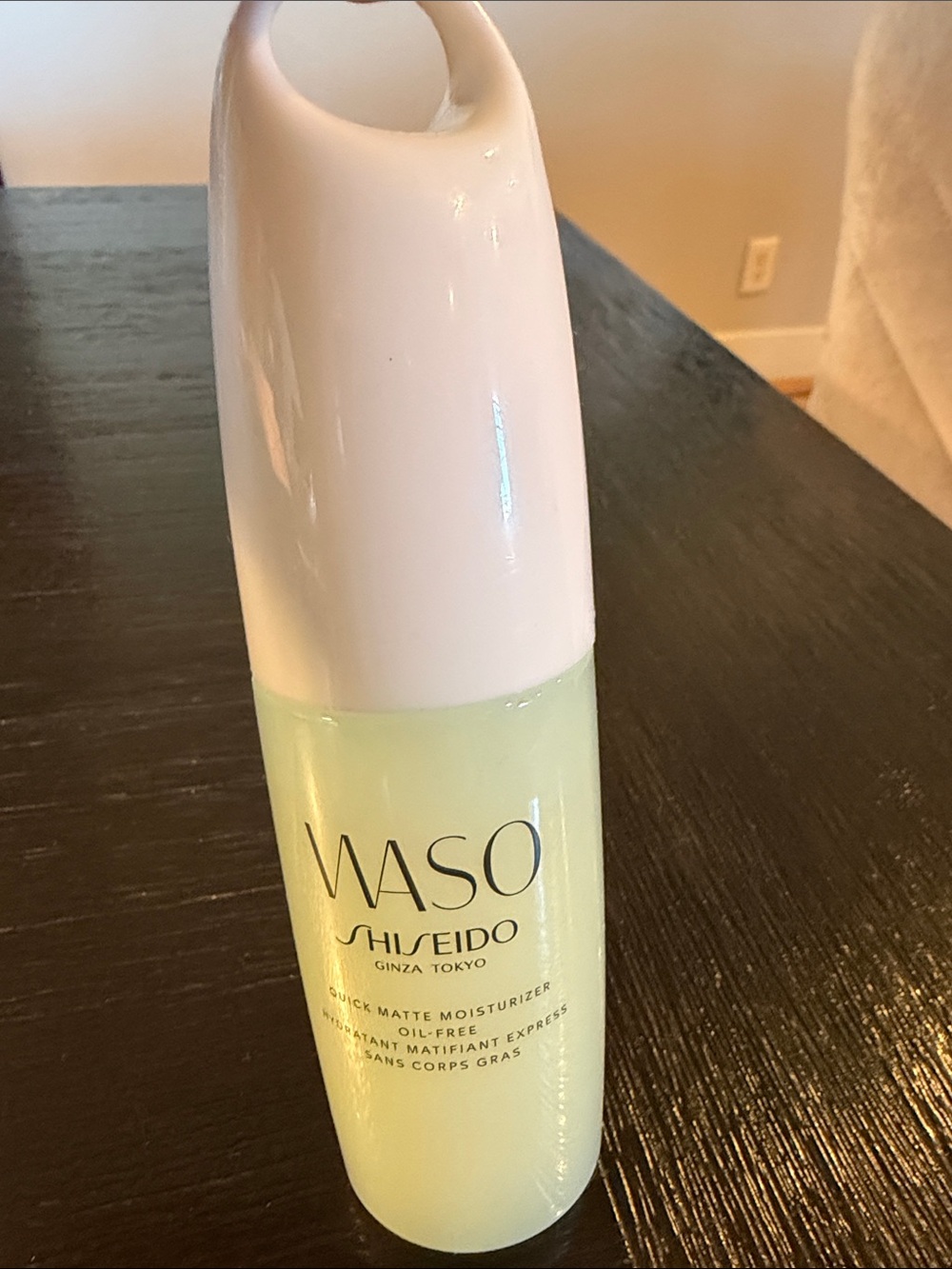 Shiseido WASO Quick Matte Moisturizer Pale Green & White Bottle